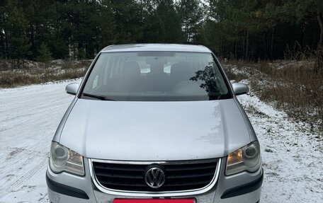 Volkswagen Touran III, 2007 год, 728 000 рублей, 2 фотография