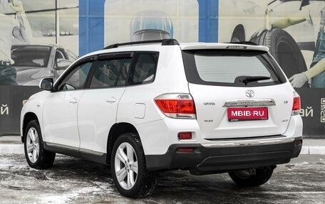 Toyota Highlander III, 2013 год, 2 599 000 рублей, 2 фотография