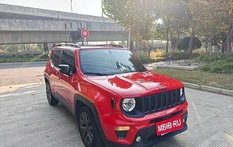 Jeep Renegade I рестайлинг, 2021 год, 1 760 000 рублей, 2 фотография