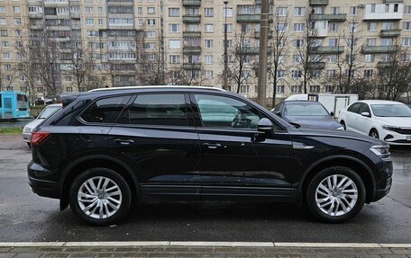 Volkswagen Touareg III, 2019 год, 3 990 000 рублей, 2 фотография