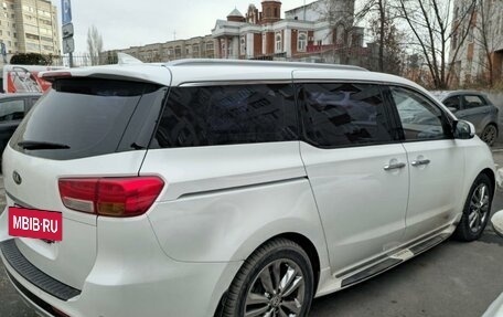 KIA Carnival III, 2016 год, 2 700 000 рублей, 4 фотография