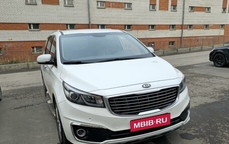 KIA Carnival III, 2016 год, 2 700 000 рублей, 2 фотография