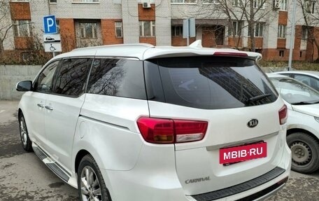 KIA Carnival III, 2016 год, 2 700 000 рублей, 3 фотография