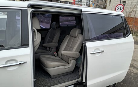 KIA Carnival III, 2016 год, 2 700 000 рублей, 11 фотография