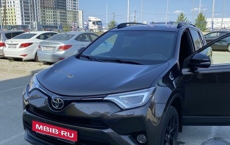 Toyota RAV4, 2018 год, 3 590 000 рублей, 3 фотография