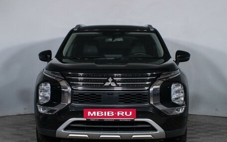 Mitsubishi Outlander, 2022 год, 3 700 000 рублей, 2 фотография