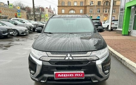 Mitsubishi Outlander III рестайлинг 3, 2021 год, 2 649 000 рублей, 2 фотография