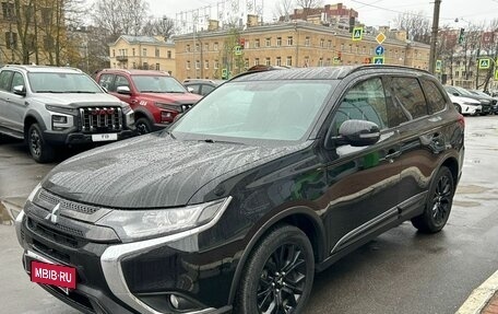 Mitsubishi Outlander III рестайлинг 3, 2021 год, 2 649 000 рублей, 3 фотография