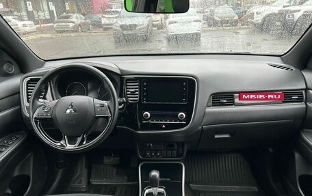 Mitsubishi Outlander III рестайлинг 3, 2021 год, 2 649 000 рублей, 12 фотография