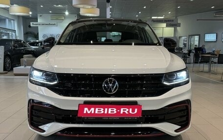 Volkswagen Tiguan II, 2023 год, 4 990 000 рублей, 2 фотография