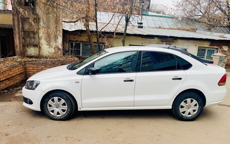 Volkswagen Polo VI (EU Market), 2013 год, 850 000 рублей, 2 фотография