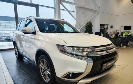 Mitsubishi Outlander III рестайлинг 3, 2015 год, 2 056 800 рублей, 3 фотография