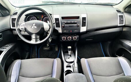 Mitsubishi Outlander III рестайлинг 3, 2010 год, 1 100 000 рублей, 11 фотография