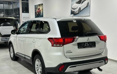 Mitsubishi Outlander III рестайлинг 3, 2018 год, 2 349 900 рублей, 3 фотография