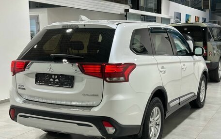 Mitsubishi Outlander III рестайлинг 3, 2018 год, 2 349 900 рублей, 4 фотография