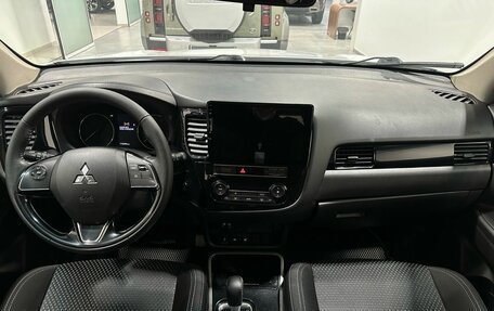 Mitsubishi Outlander III рестайлинг 3, 2018 год, 2 349 900 рублей, 7 фотография