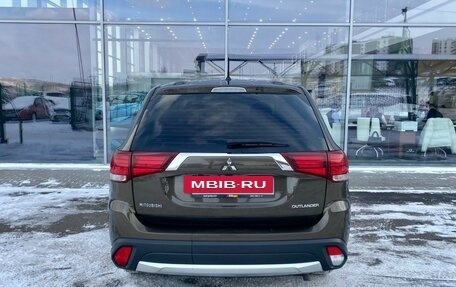 Mitsubishi Outlander III рестайлинг 3, 2015 год, 1 699 000 рублей, 6 фотография