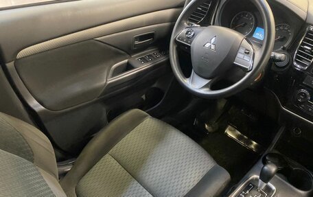 Mitsubishi Outlander III рестайлинг 3, 2015 год, 1 699 000 рублей, 12 фотография