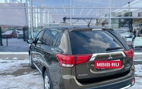 Mitsubishi Outlander III рестайлинг 3, 2015 год, 1 699 000 рублей, 7 фотография