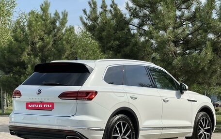 Volkswagen Touareg III, 2018 год, 4 950 000 рублей, 7 фотография