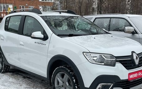 Renault Sandero II рестайлинг, 2021 год, 1 550 000 рублей, 2 фотография