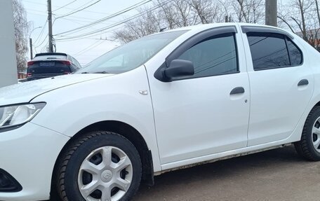 Renault Logan II, 2018 год, 595 000 рублей, 2 фотография