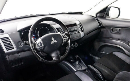 Mitsubishi Outlander III рестайлинг 3, 2011 год, 1 397 000 рублей, 11 фотография