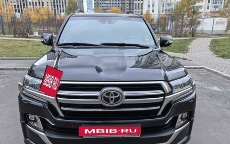 Toyota Land Cruiser 200, 2018 год, 7 700 000 рублей, 2 фотография