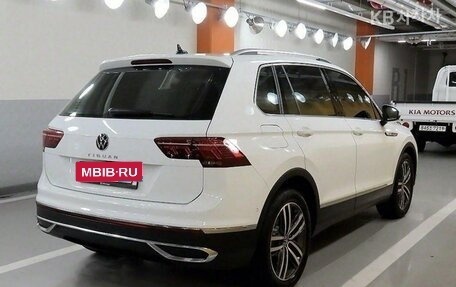 Volkswagen Tiguan II, 2021 год, 3 000 000 рублей, 3 фотография