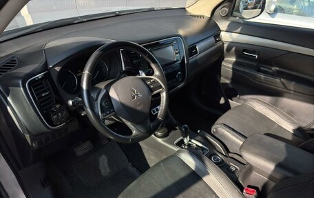 Mitsubishi Outlander III рестайлинг 3, 2013 год, 1 399 000 рублей, 9 фотография