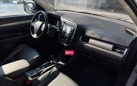 Mitsubishi Outlander III рестайлинг 3, 2013 год, 1 399 000 рублей, 10 фотография