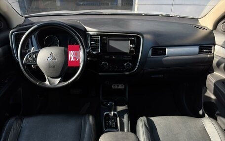 Mitsubishi Outlander III рестайлинг 3, 2013 год, 1 399 000 рублей, 11 фотография