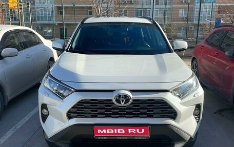 Toyota RAV4, 2021 год, 3 800 000 рублей, 1 фотография