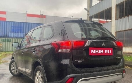 Mitsubishi Outlander III рестайлинг 3, 2019 год, 2 279 000 рублей, 3 фотография