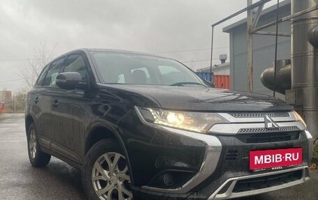 Mitsubishi Outlander III рестайлинг 3, 2019 год, 2 279 000 рублей, 2 фотография