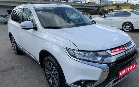 Mitsubishi Outlander III рестайлинг 3, 2021 год, 3 150 000 рублей, 1 фотография