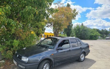 Volkswagen Vento, 1992 год, 250 000 рублей, 2 фотография