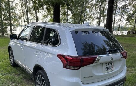 Mitsubishi Outlander III рестайлинг 3, 2021 год, 3 150 000 рублей, 5 фотография