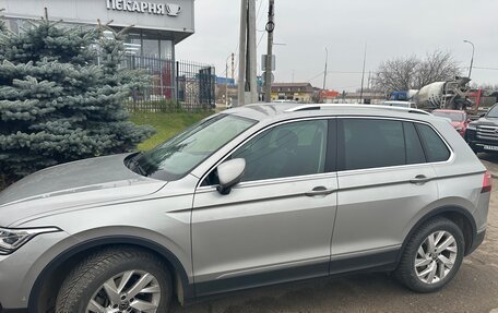 Volkswagen Tiguan II, 2021 год, 3 600 000 рублей, 2 фотография