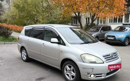 Toyota Ipsum II, 2001 год, 749 000 рублей, 2 фотография