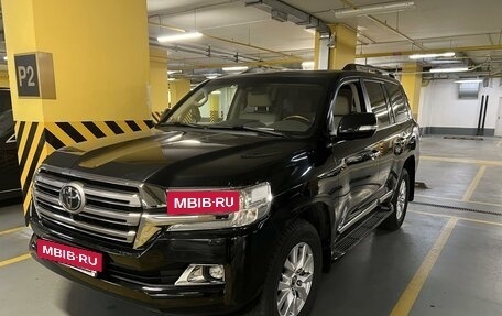 Toyota Land Cruiser 200, 2018 год, 7 850 000 рублей, 2 фотография