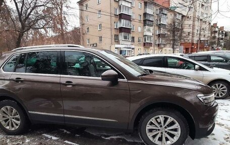 Volkswagen Tiguan II, 2017 год, 2 700 000 рублей, 3 фотография