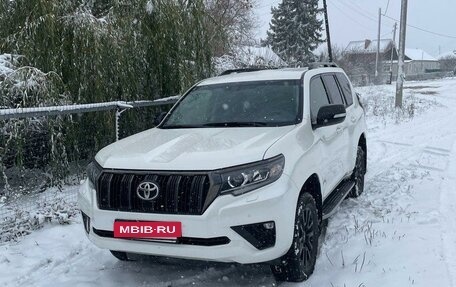 Toyota Land Cruiser Prado 150 рестайлинг 2, 2021 год, 6 860 000 рублей, 2 фотография