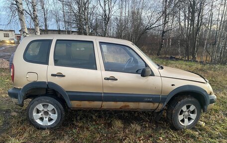 Chevrolet Niva I рестайлинг, 2004 год, 170 000 рублей, 2 фотография