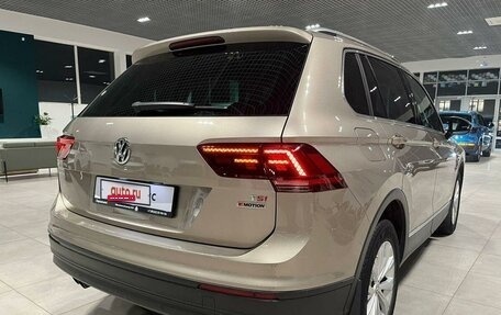 Volkswagen Tiguan II, 2017 год, 2 400 000 рублей, 3 фотография