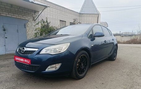 Opel Astra J, 2011 год, 639 000 рублей, 2 фотография