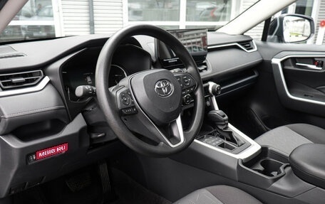 Toyota RAV4, 2024 год, 4 790 000 рублей, 10 фотография