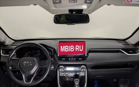 Toyota RAV4, 2021 год, 3 850 000 рублей, 11 фотография