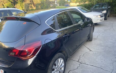 Opel Astra J, 2011 год, 800 000 рублей, 2 фотография