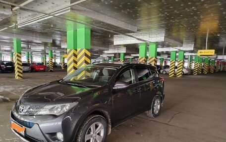 Toyota RAV4, 2013 год, 2 352 000 рублей, 2 фотография